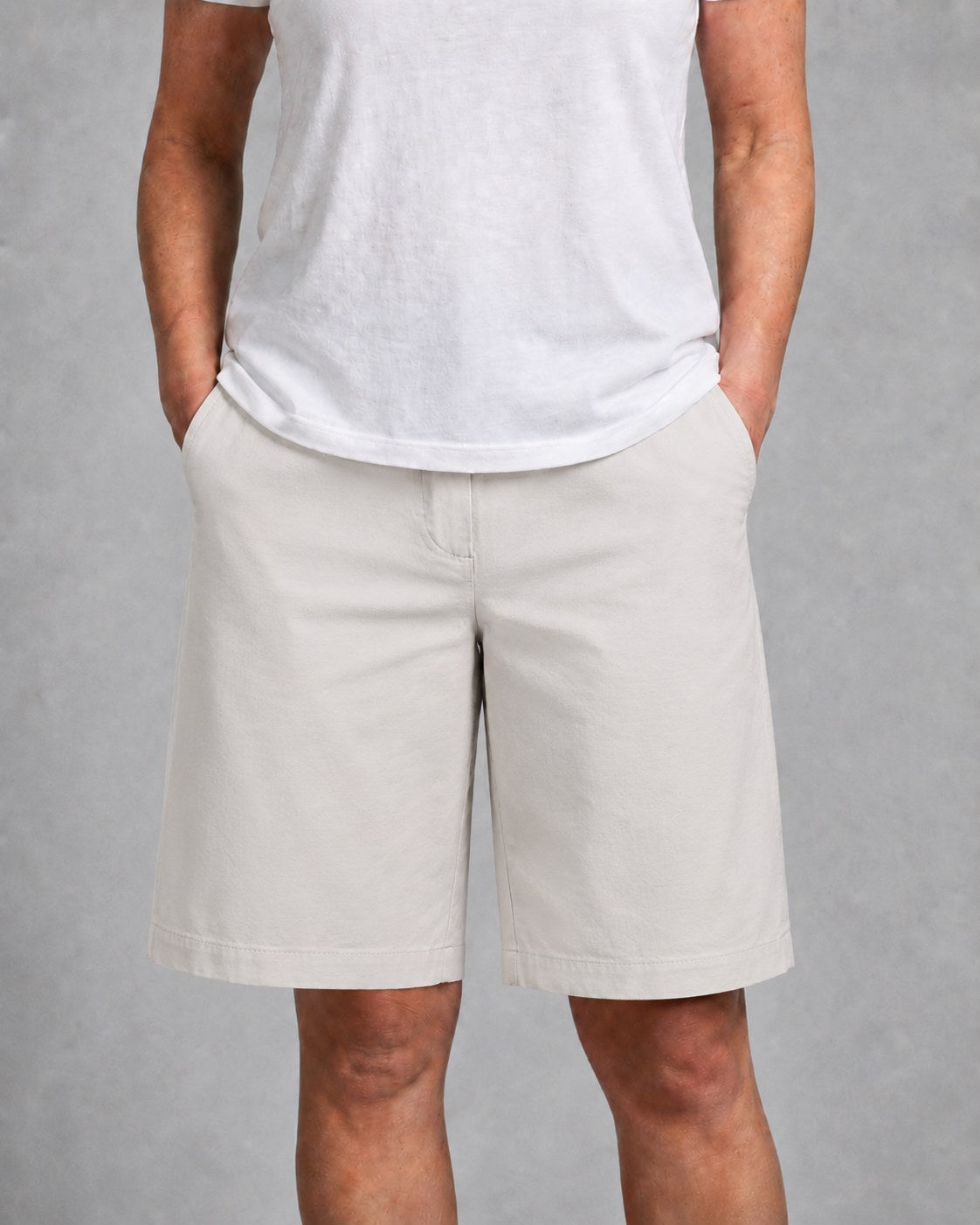 Leah | Women's High-Waist Knee-Length Shorts with Side Pockets, Straight-Leg Shorts | Direct Attire | Groen