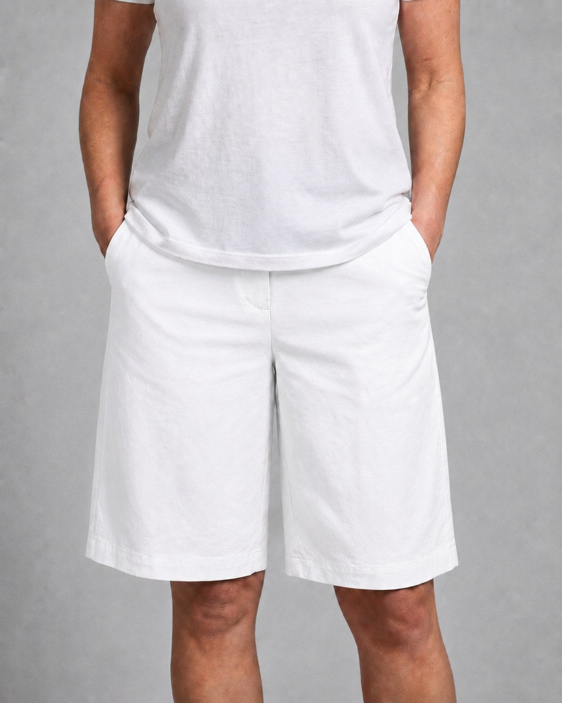Leah | Women's High-Waist Knee-Length Shorts with Side Pockets, Straight-Leg Shorts | Direct Attire | Lichtblauw